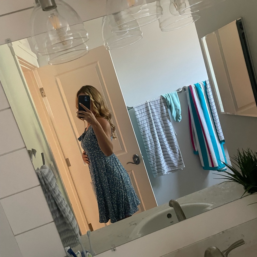 I’m selling a light blue sun dress